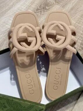 Gucci Women’s Slide sandal with interlocking G size 39